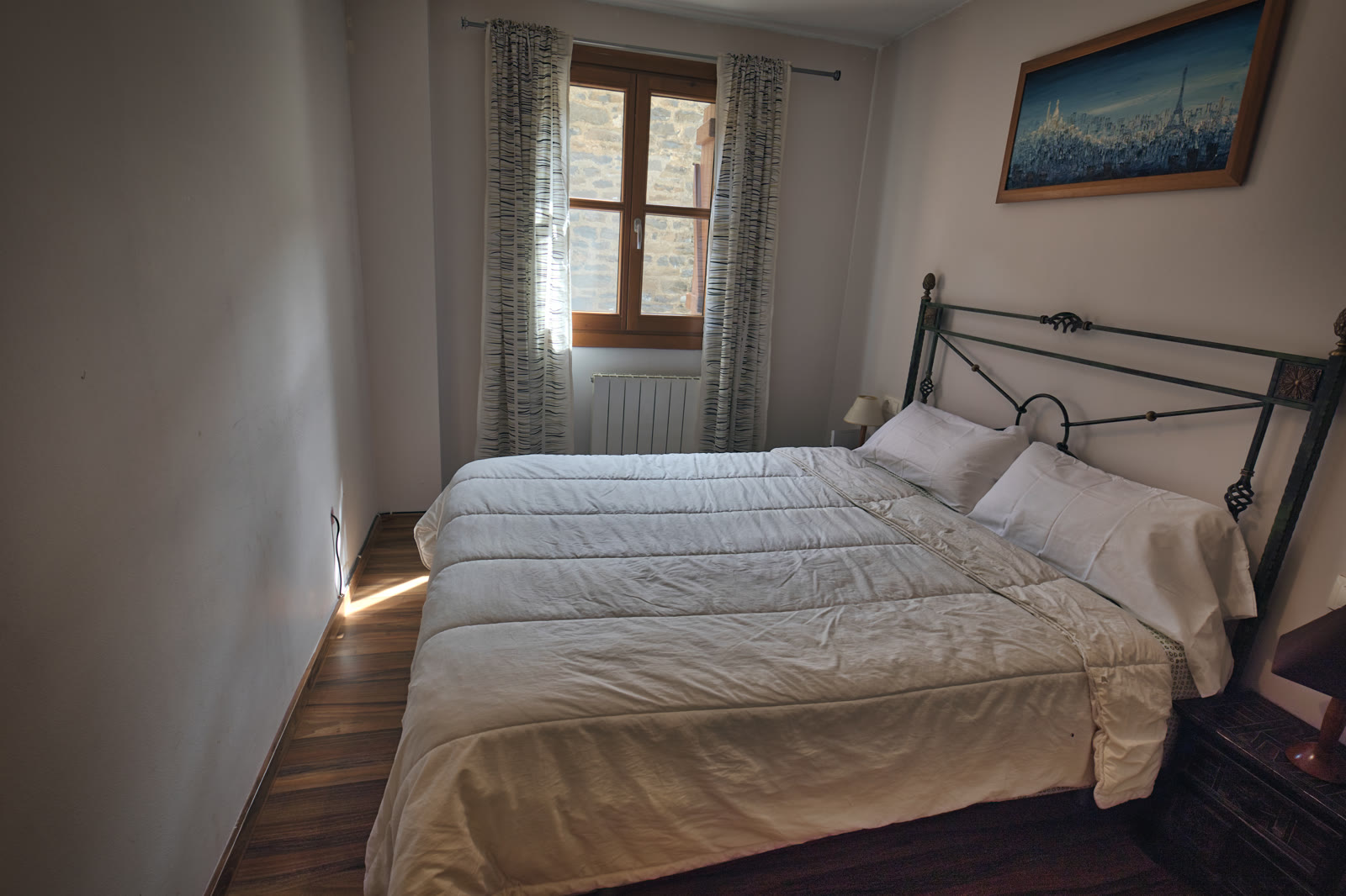 Dormitorio principal con baño en suite