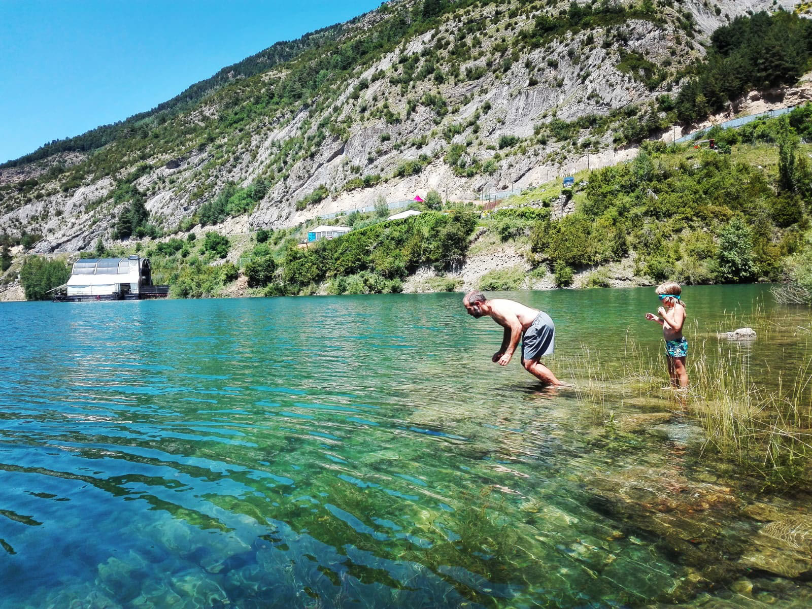 El lago de Lanuza, agua turquesa